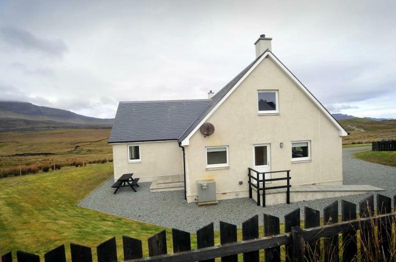 Trotternish Ridge View Apartment Staffin Bagian luar foto